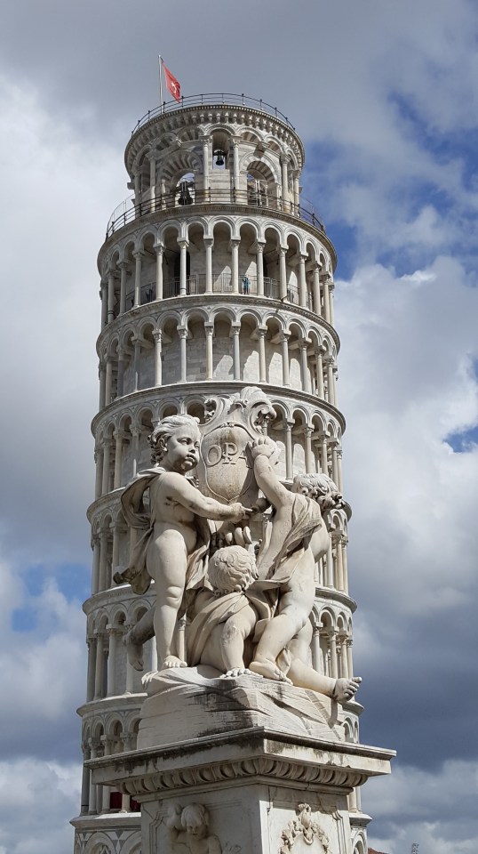 Leaning tower of pisa