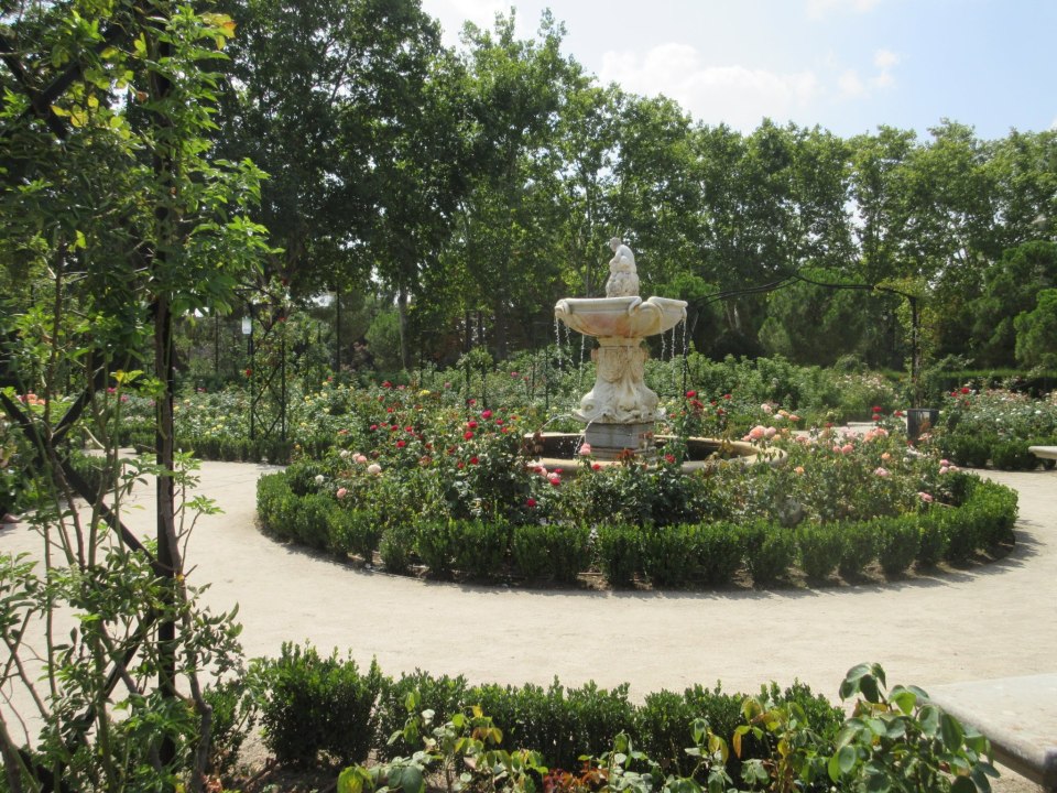 fountain retiro park rosaleda